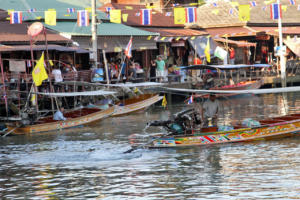 Schwimmender Markt in Amphawa