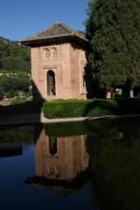 Alhambra: Spiegelung im Wasser