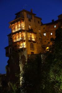 Cuenca: Casas Colgadas (bei Nacht)