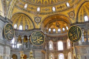 Hagia Sophia: Kuppeln in Gelb    