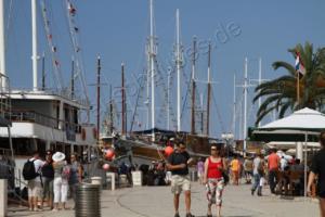 die Hafenpromenade in Trogir 