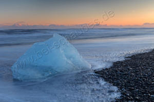 Eisblock am Strand 