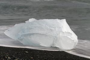 Eisbrocken am Strand II