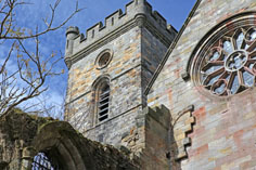 ein alter Kirchturm irgendwo in Schottland