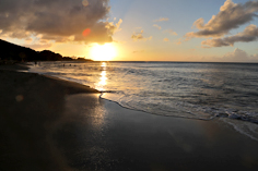Sonnenuntergang an der Plage de Cluny auf Guadeloupe