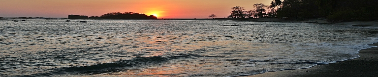 Sonnenuntergang an der Playa San Juanillo in Costa Rica
