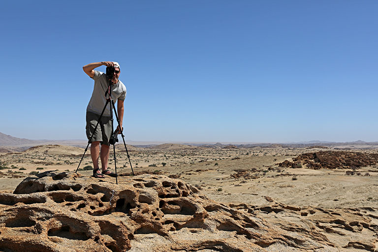 Dirk macht ein Panoramafoto auf Wüstenquell, Namibia