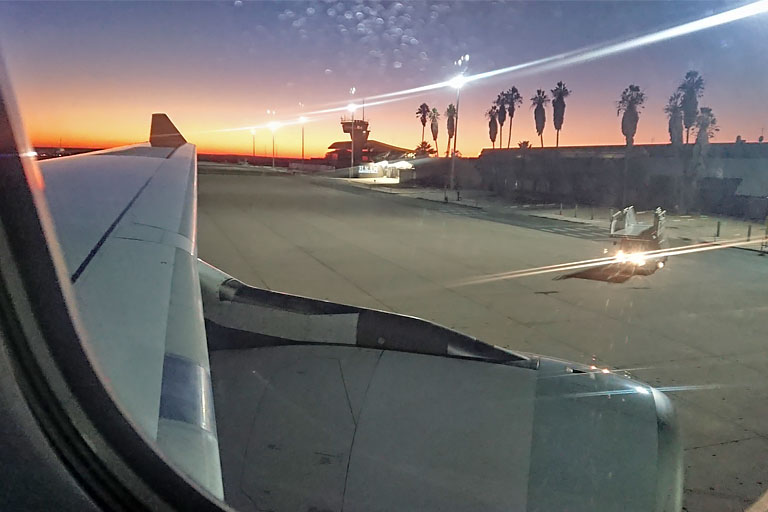Sonnenaufgang am Flughafen Windhoek, Namibia
