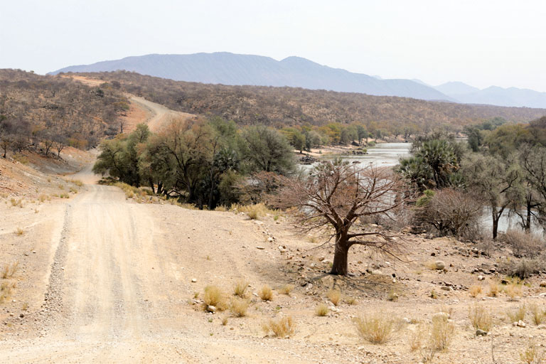 unterwegs entlang des kuene, namibia
