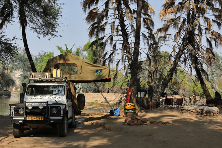 landy auf campsite 1 im epupa camp, namibia