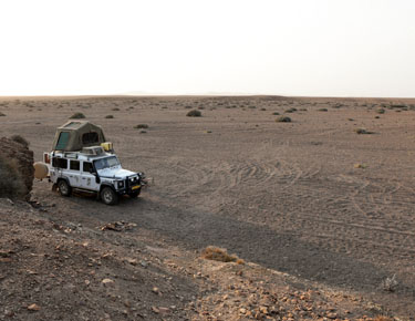 landy auf theun's campsite in der palmwag concession, namibia