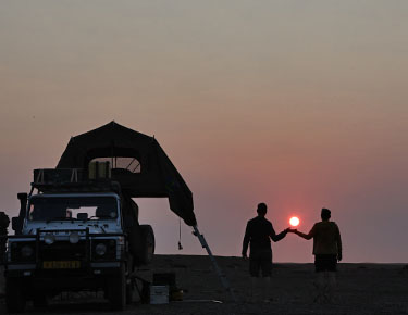 sonnenuntergang auf theun's campsite in der palmwag concession, namibia