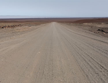 schotterstrasse zur skelettkueste, namibia