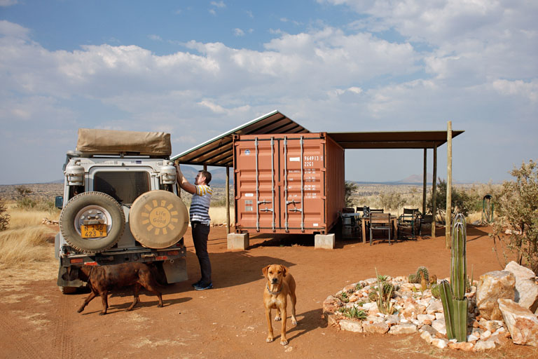 landy abgeben bei markus auf gluecksland, namibia