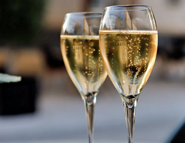 Ausflug in die Champagne - 2 Gläser mit Champagner