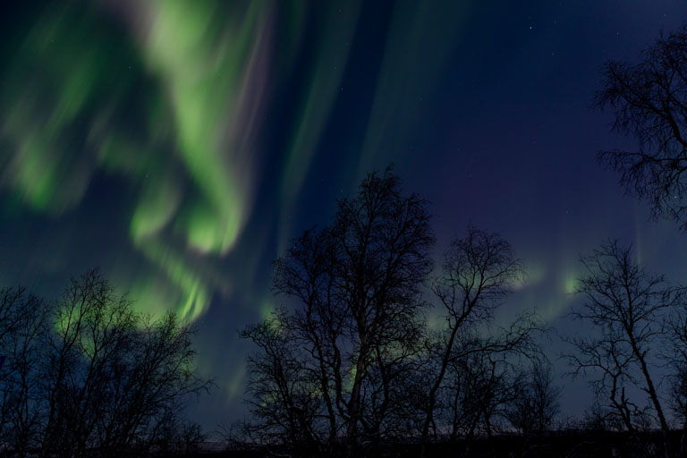 nordlicht, aurora borealis, in kiruna, schweden, dezember 2021