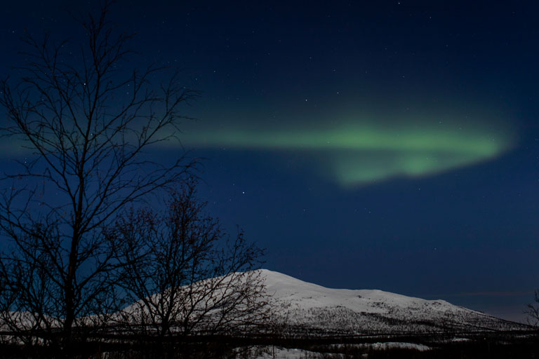 nordlicht, aurora borealis, in kiruna, schweden, dezember 2021