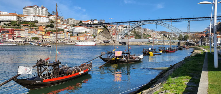 porto - portwein-schiffe auf dem douro
