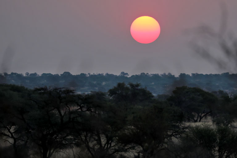 sonnenuntergang jansen-farm, kalahari namibia, oktober 2022