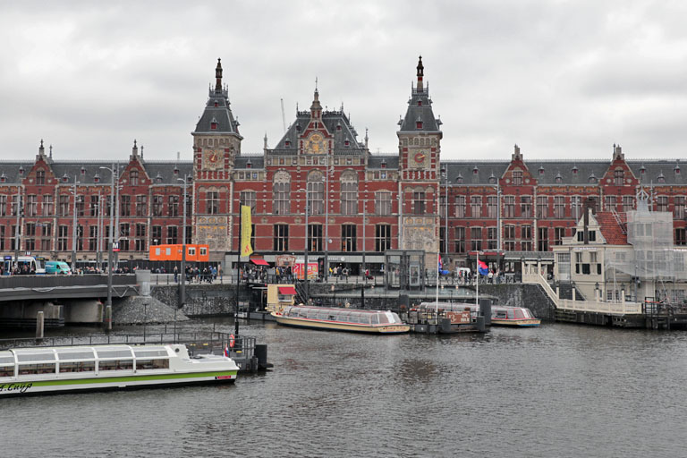 die Centraal Station in Amsterdam, März 2023