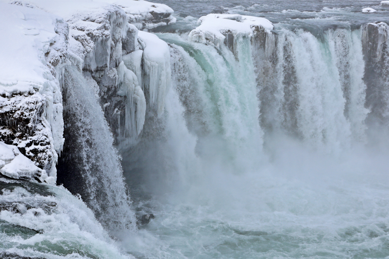 nahaufnahme des goðafoss, island, märz 2024