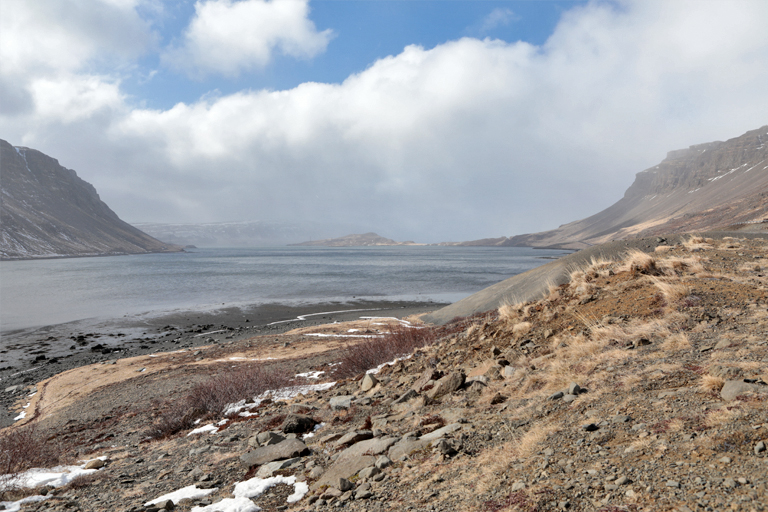 unterwegs am hvalfjörður, island, märz 2024