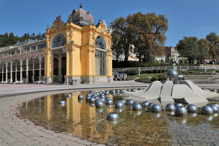 kurhaus der hauptkolonnade in marienbad, tschechien, september 2024