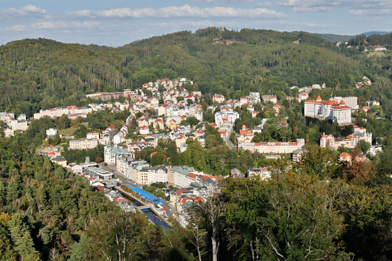 blick vom diana-turm auf karlsbad, tschechien, september 2024