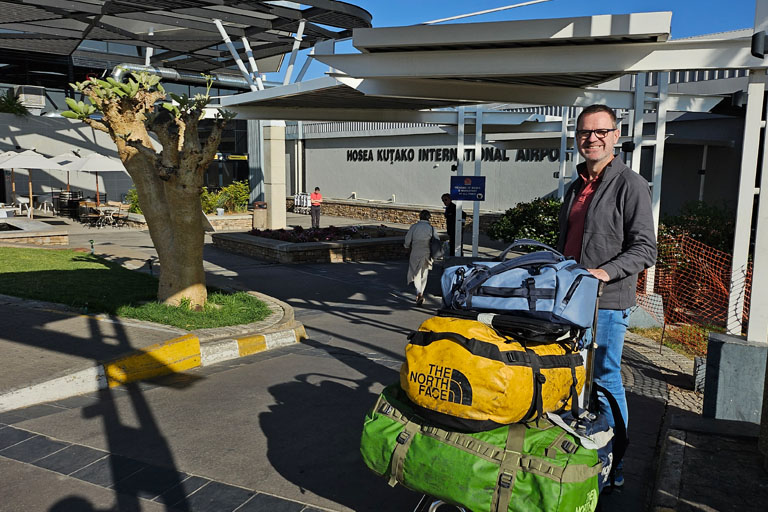 ankunft am flughafen windhoek, namibia, september 2024