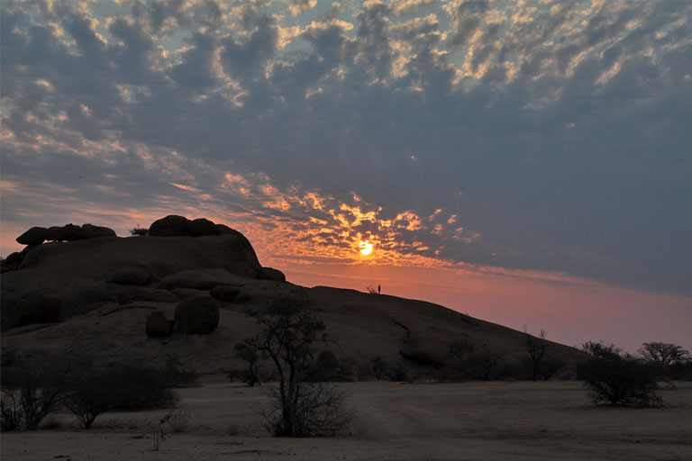 sonnenuntergang an der spitzkoppe, namibia, september 2024