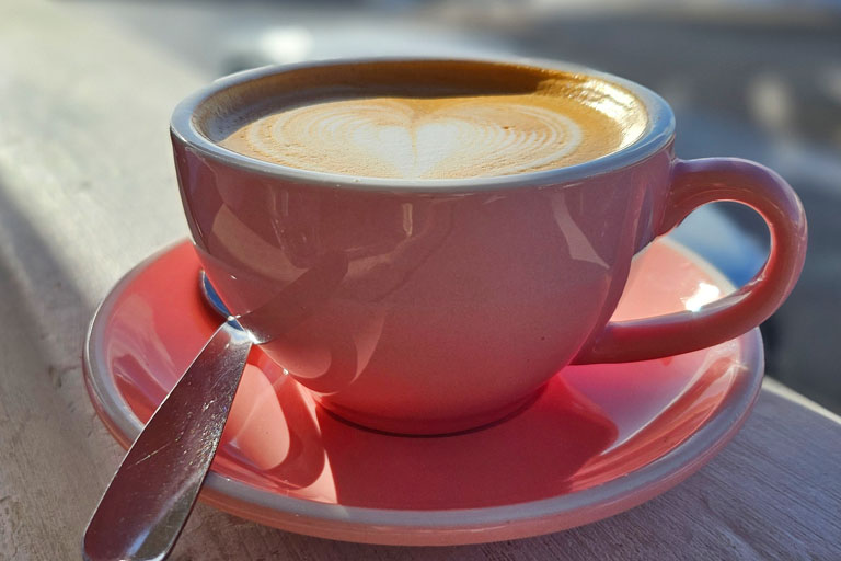 fruehstueck im kalma kafe auf lanzarote, dezember 2024