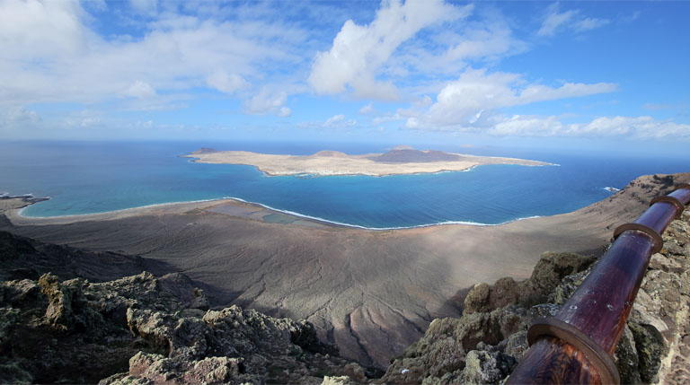 blick auf la graciosa vom mirador del rio, lanzarote, dezember 2024