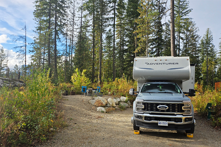 snowforest campground, revelstoke, kanada, september 2025