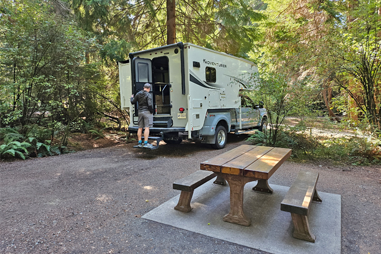 rathtrevor beach campground, vancouver island, kanada, september 2025