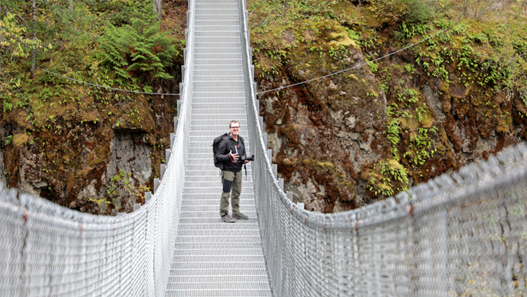 hängebrücke, elk falls, vancouver island, kanada, september 2025
