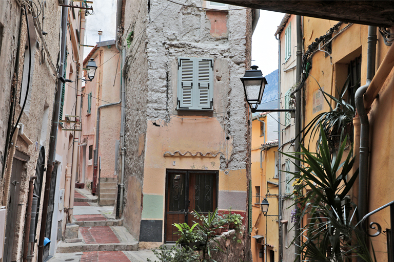 treppen und gassen in menton, frankreich, workation, dezember 2025