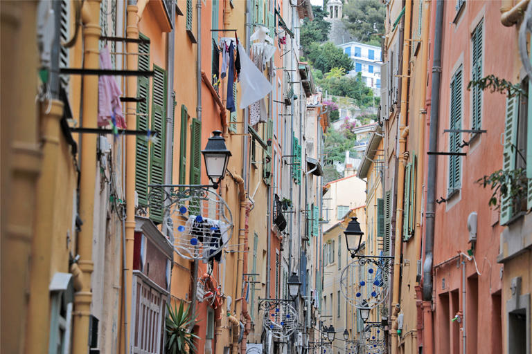 die rue longue in menton, frankreich, workation, dezember 2025