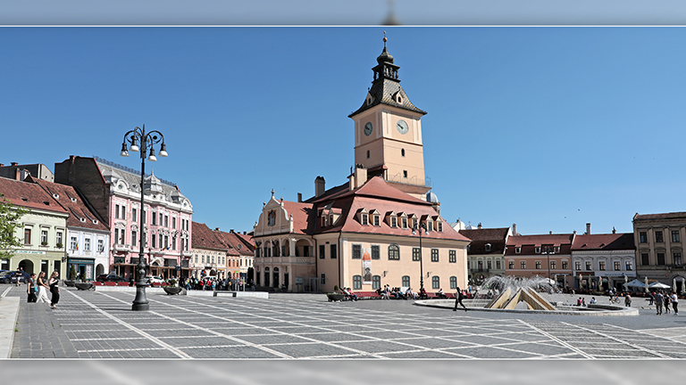 marktplatz von brașov, rumänien, mai 2026